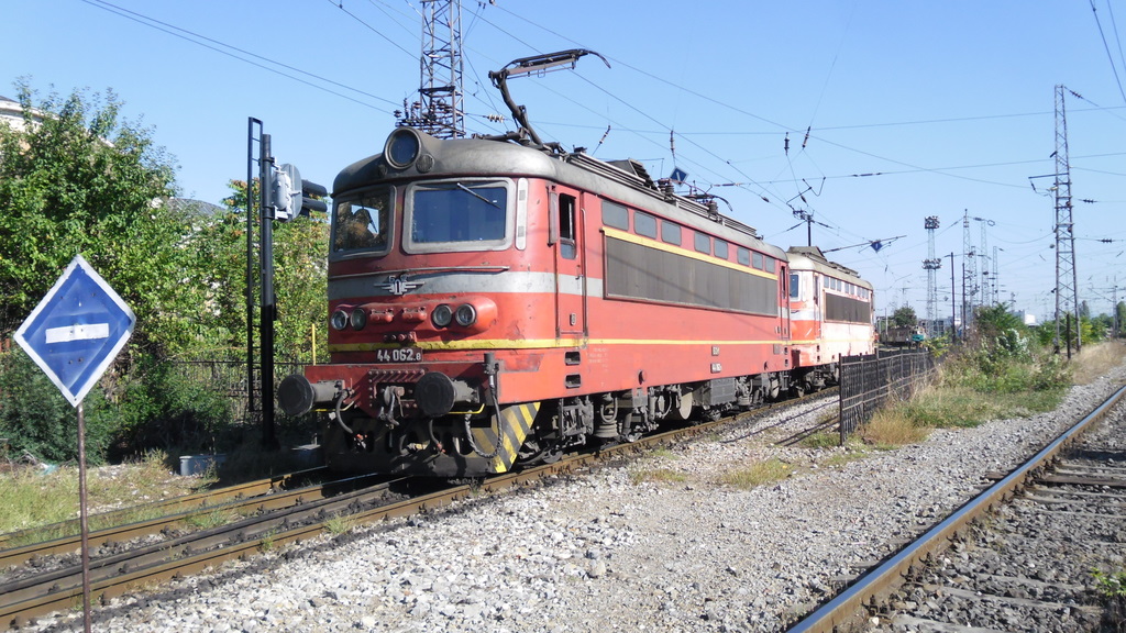 44 062.8 + 44 084,2