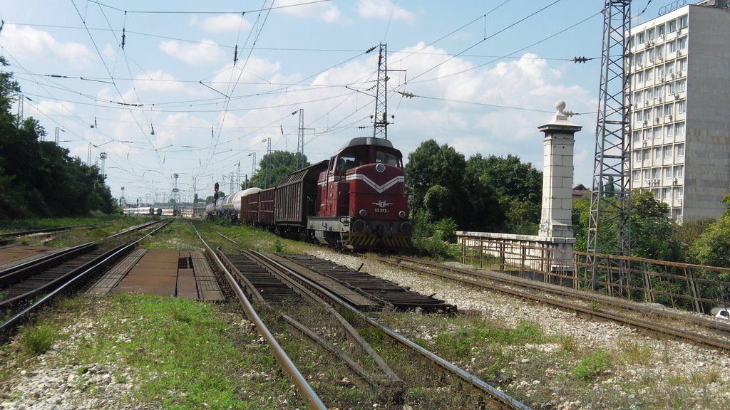 55 013.7 с локален влак