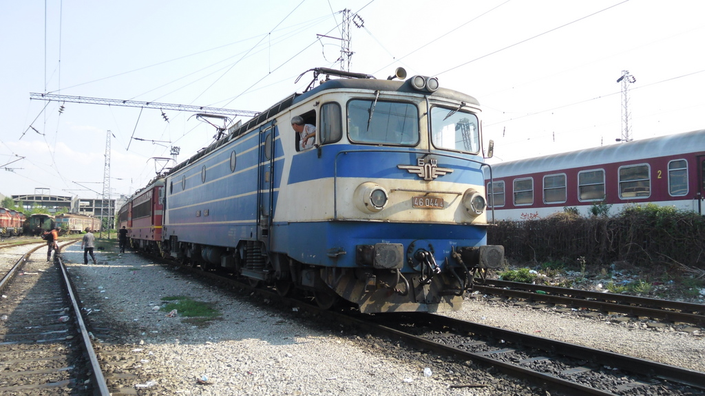 46 044.4 с локомотивен влак