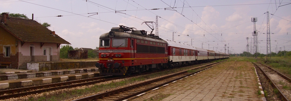 44 115 на БВ2613 транзит през гара Ясен