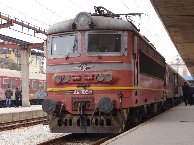 44 109.7
