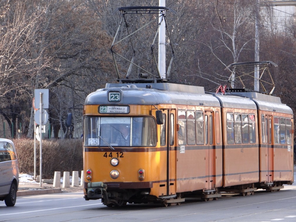 Пенделна мотриса Duewag Gt8 по линия 23