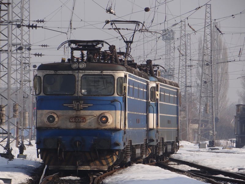 46 002.2 + 46 036.0 към гара искър