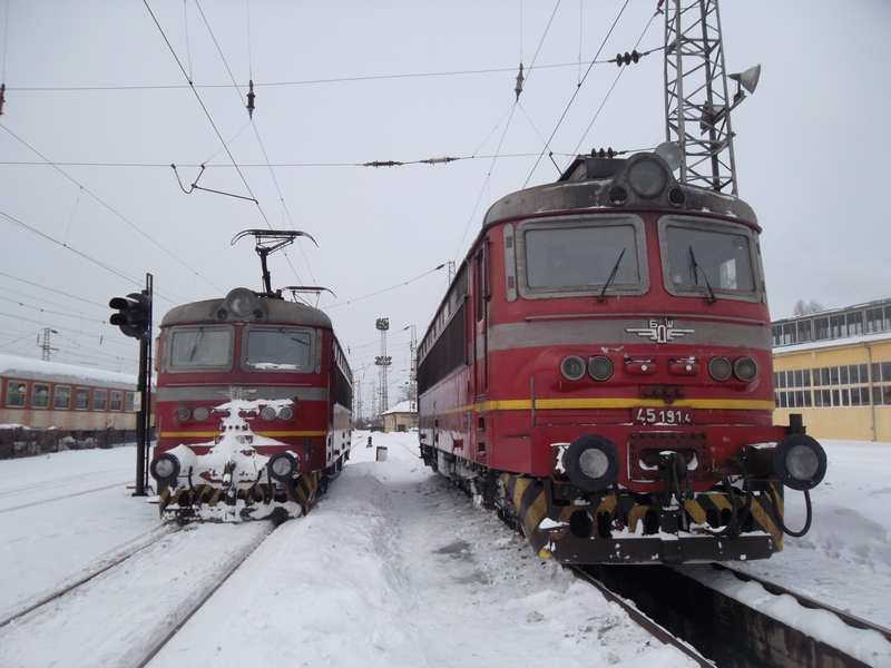 44 066 + 45 191 си почиват